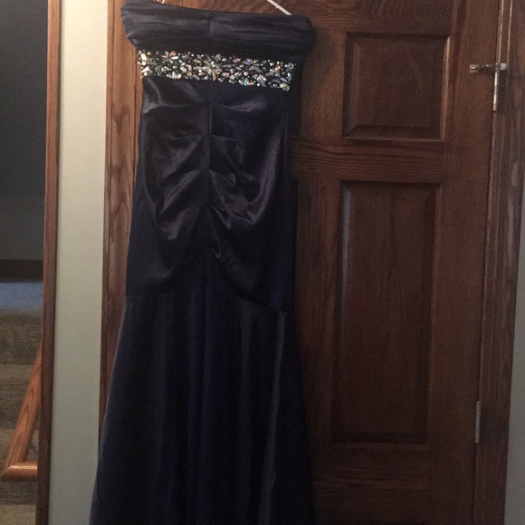 Beautiful navy mermaid dress. - Picture 3 of 5